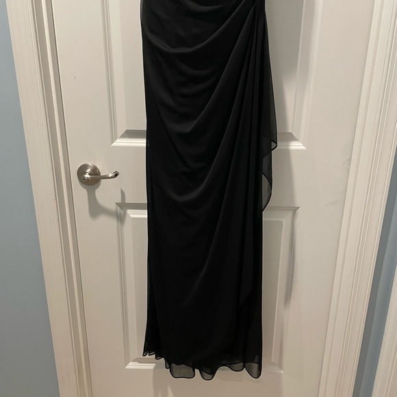Black Formal Keyhole Dress - Picture 5 of 6
